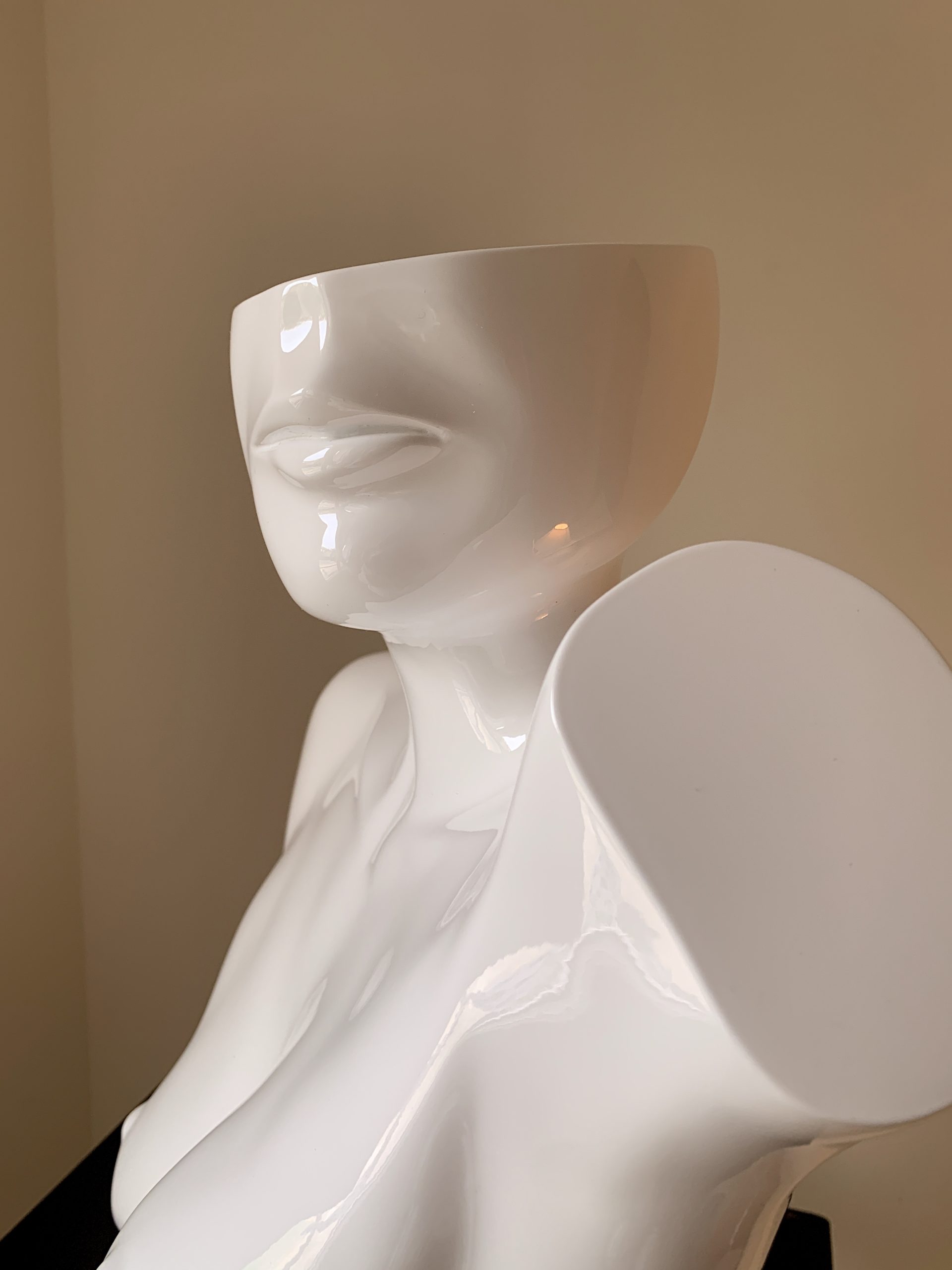 Blanc-sculpture-femme-art-artiste-féminn-peau-nu